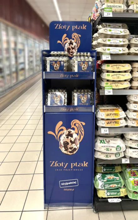 Pierwszy na świecie stojak Złoty Ptak z jajami w sklepie