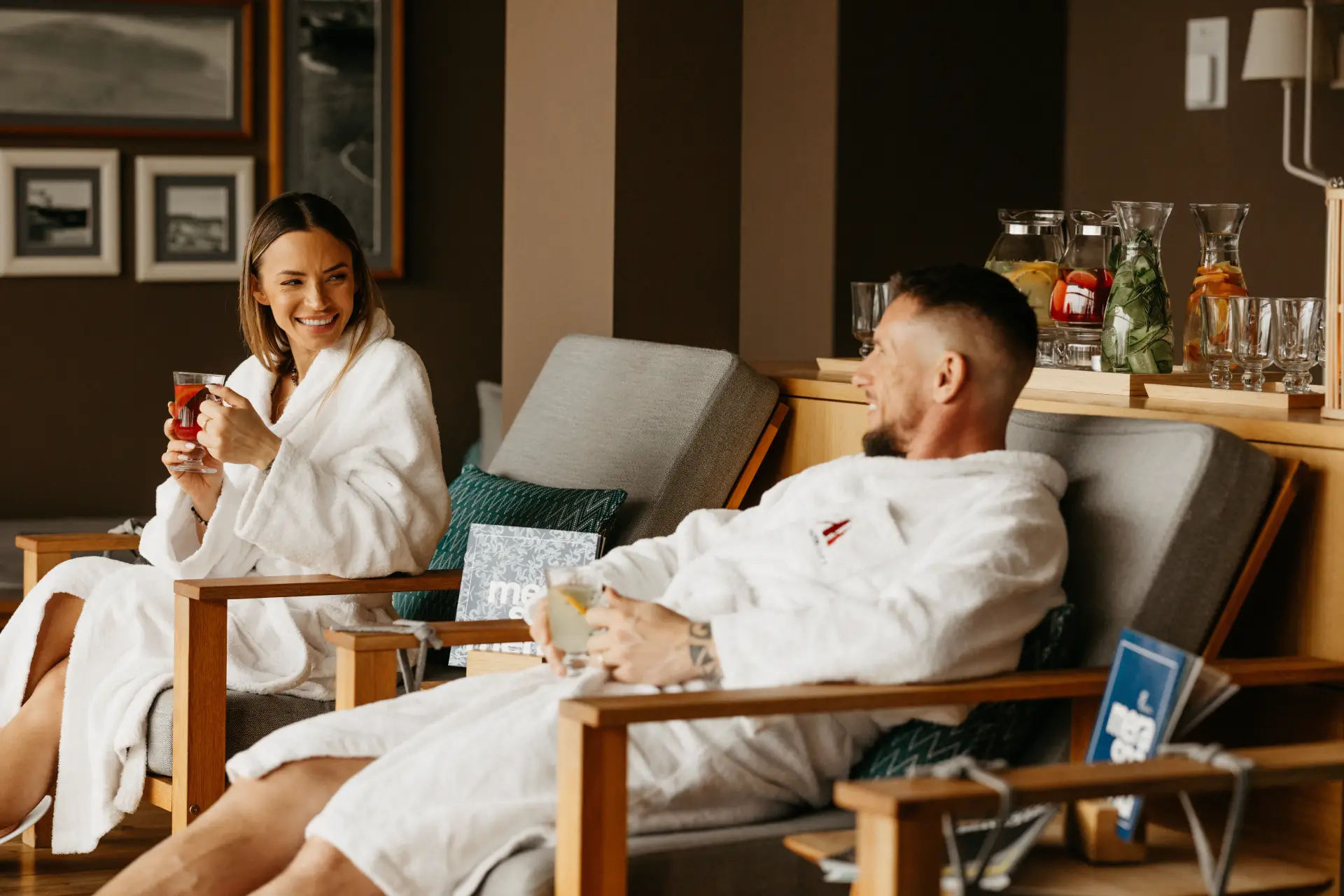 Mera Spa – relaks kobiety i mężczyzny w szlafrokach